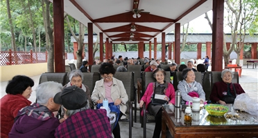 地勘院组织退休职工重阳节活动