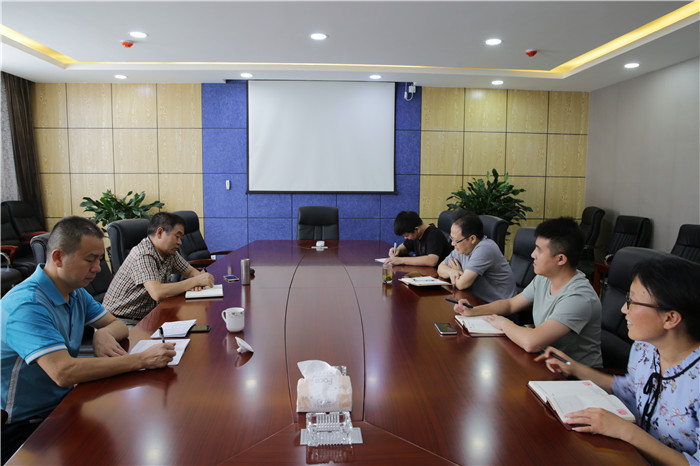 调研组在西冶新材料公司座谈 调研组在西冶新材料公司座谈