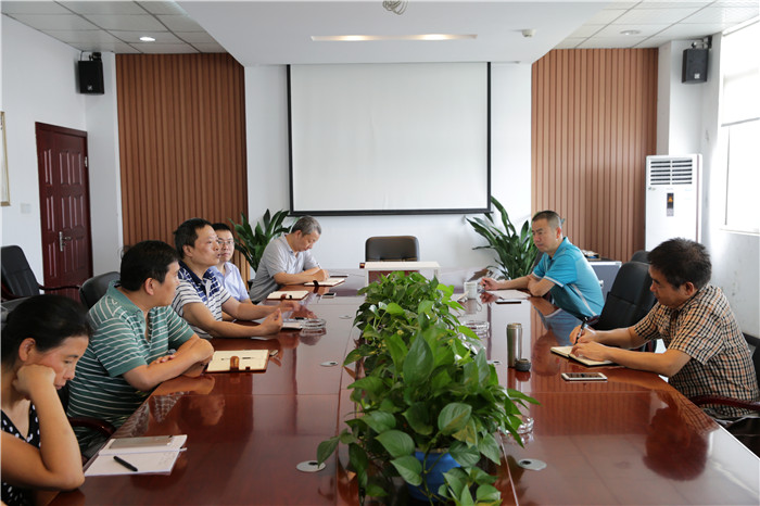 调研组在西冶检测公司座谈 调研组在西冶检测公司座谈