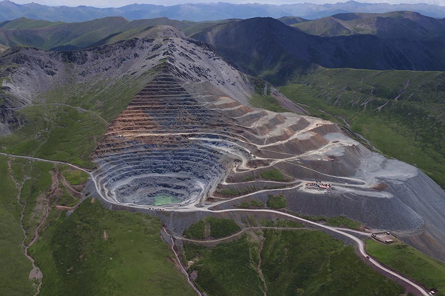 松树南沟金矿矿山全景照片-裁剪