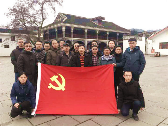 分院党支部带领党员们重温入党誓词_副本 分院党支部带领党员们重温入党誓词_副本