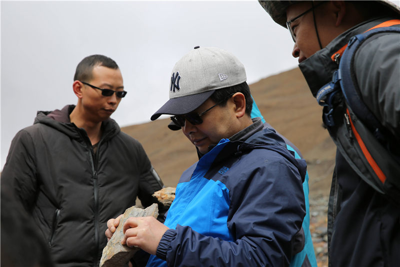 仔细观察矿石特征_副本 仔细观察矿石特征_副本