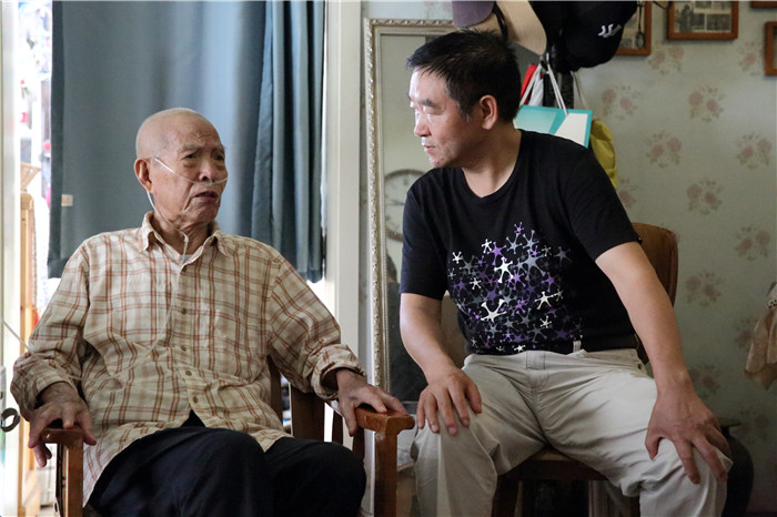 院党委书记唐述文关心袁信安同志的身体状况 院党委书记唐述文关心袁信安同志的身体状况