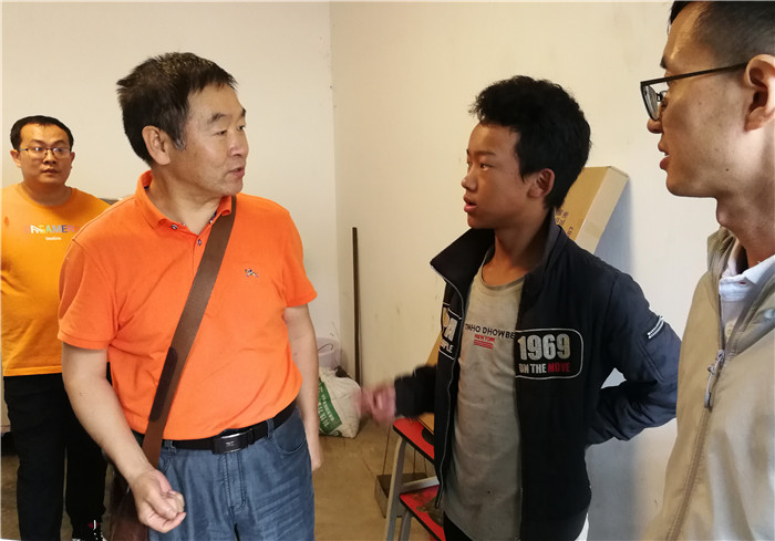 唐书记慰问贫困建卡户 唐书记慰问贫困建卡户