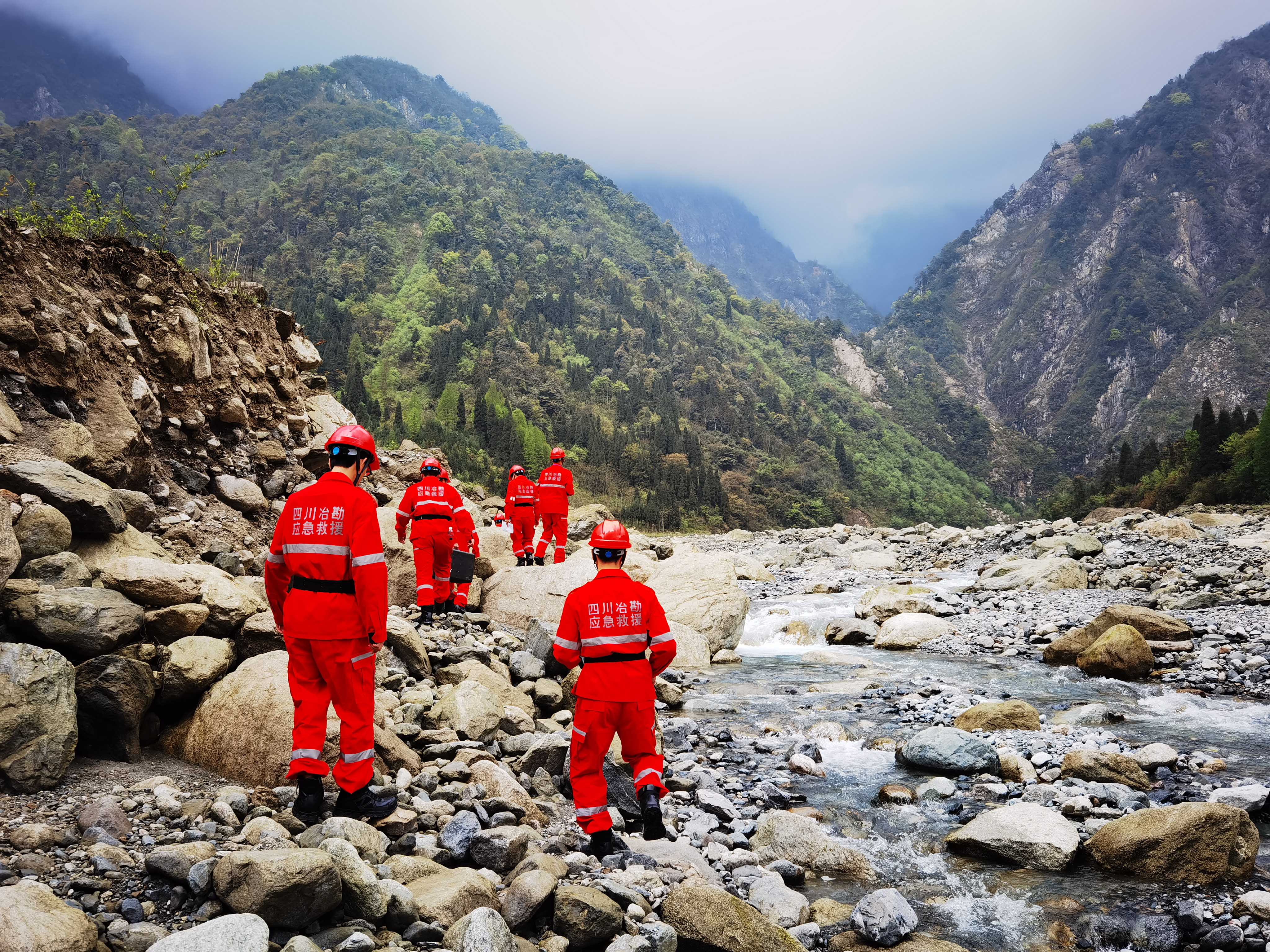 前往受灾现场排查-李功振