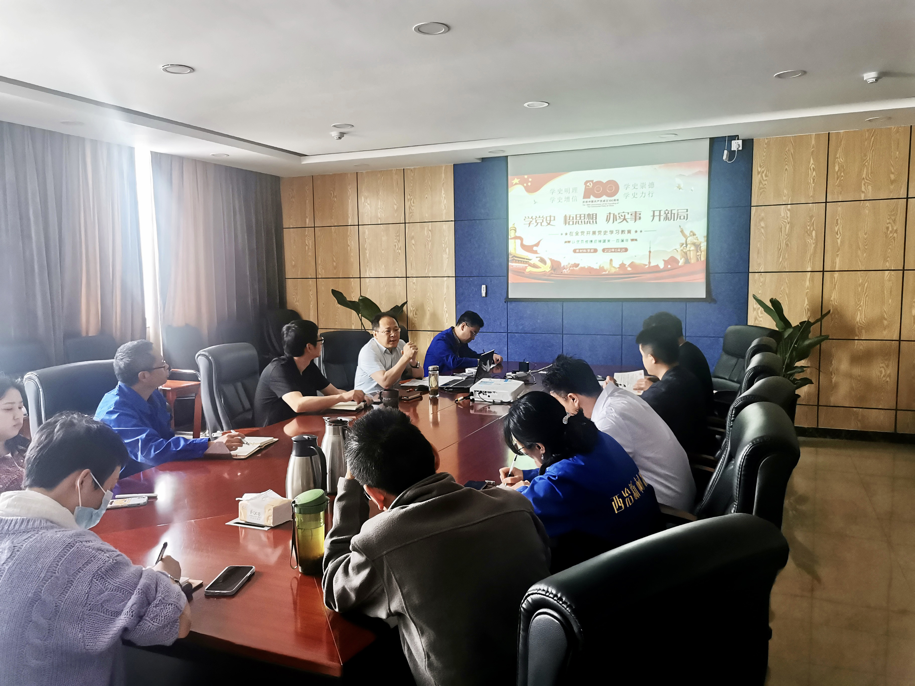 新材料支部讲党课