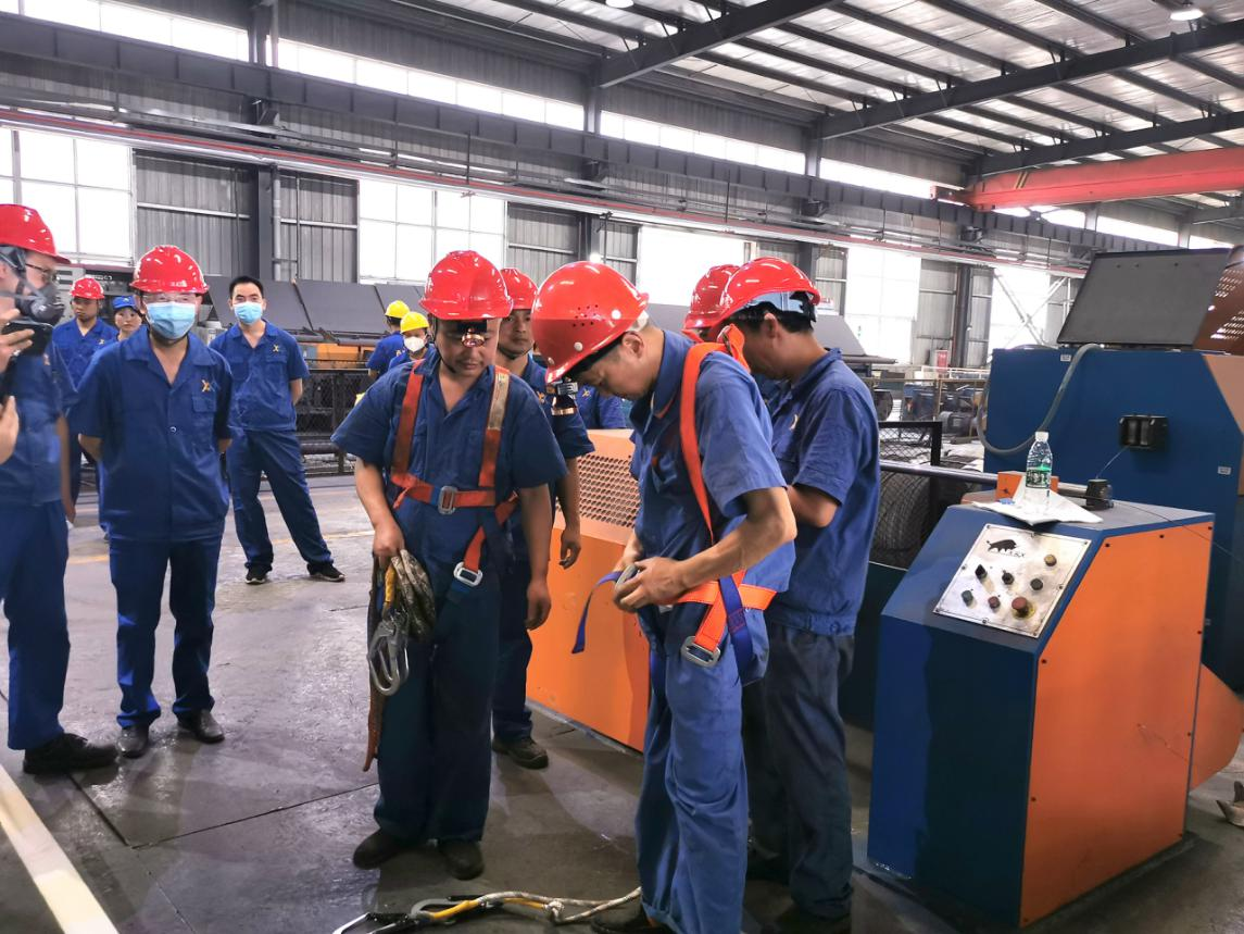 有限空间抢修演练人员准备现场 有限空间抢修演练人员准备现场