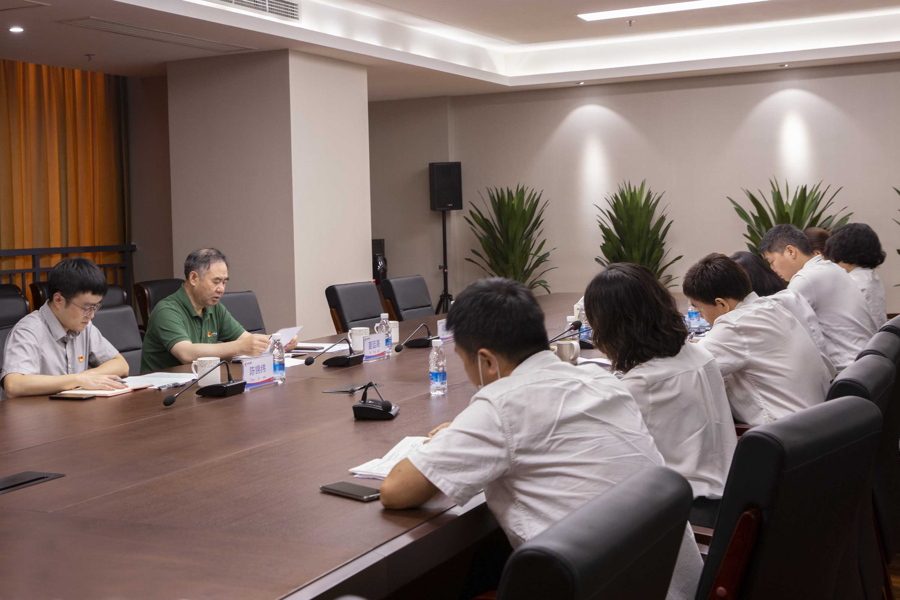 3,夏书记参加办公室党小组 3,夏书记参加办公室党小组