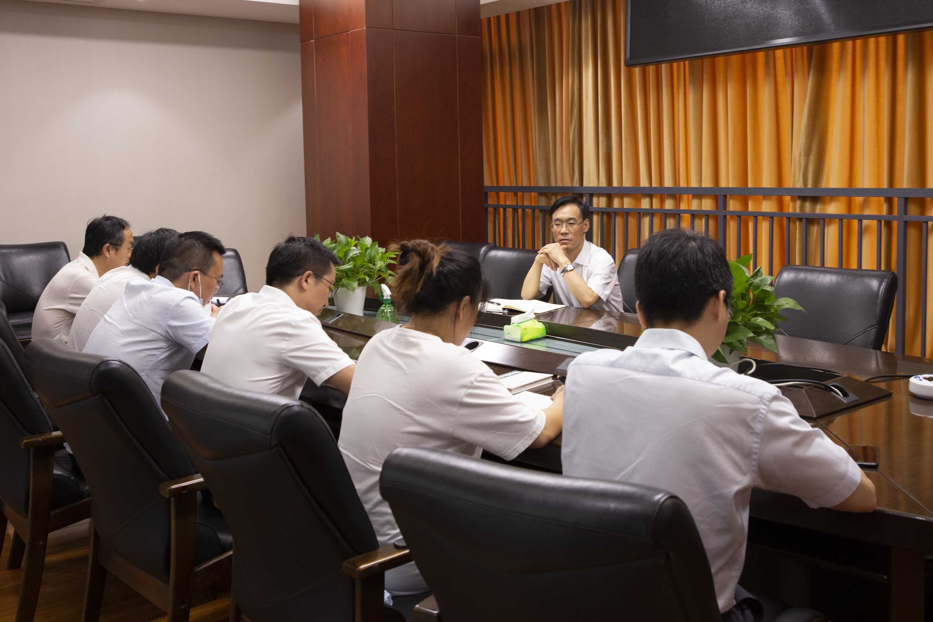 4、蒋主任参加总工办党小组讨论 4、蒋主任参加总工办党小组讨论