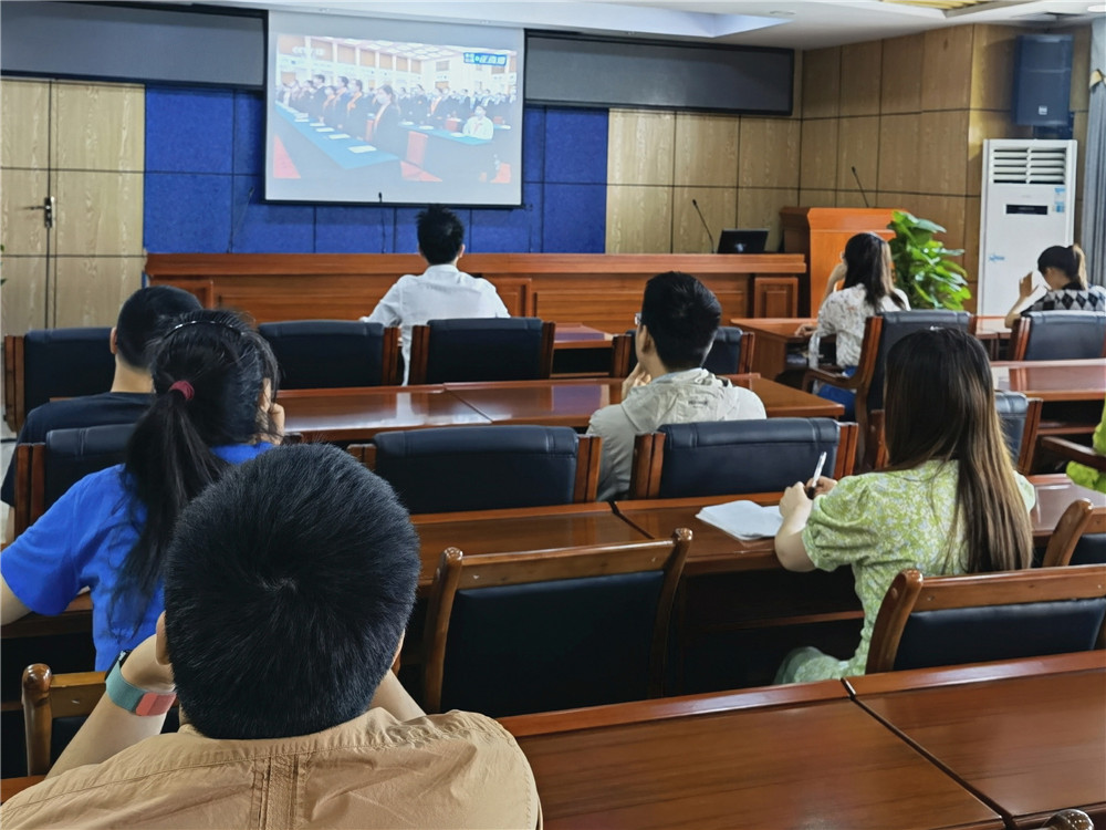 新材料收看现场照片——陈柯 新材料收看现场照片——陈柯