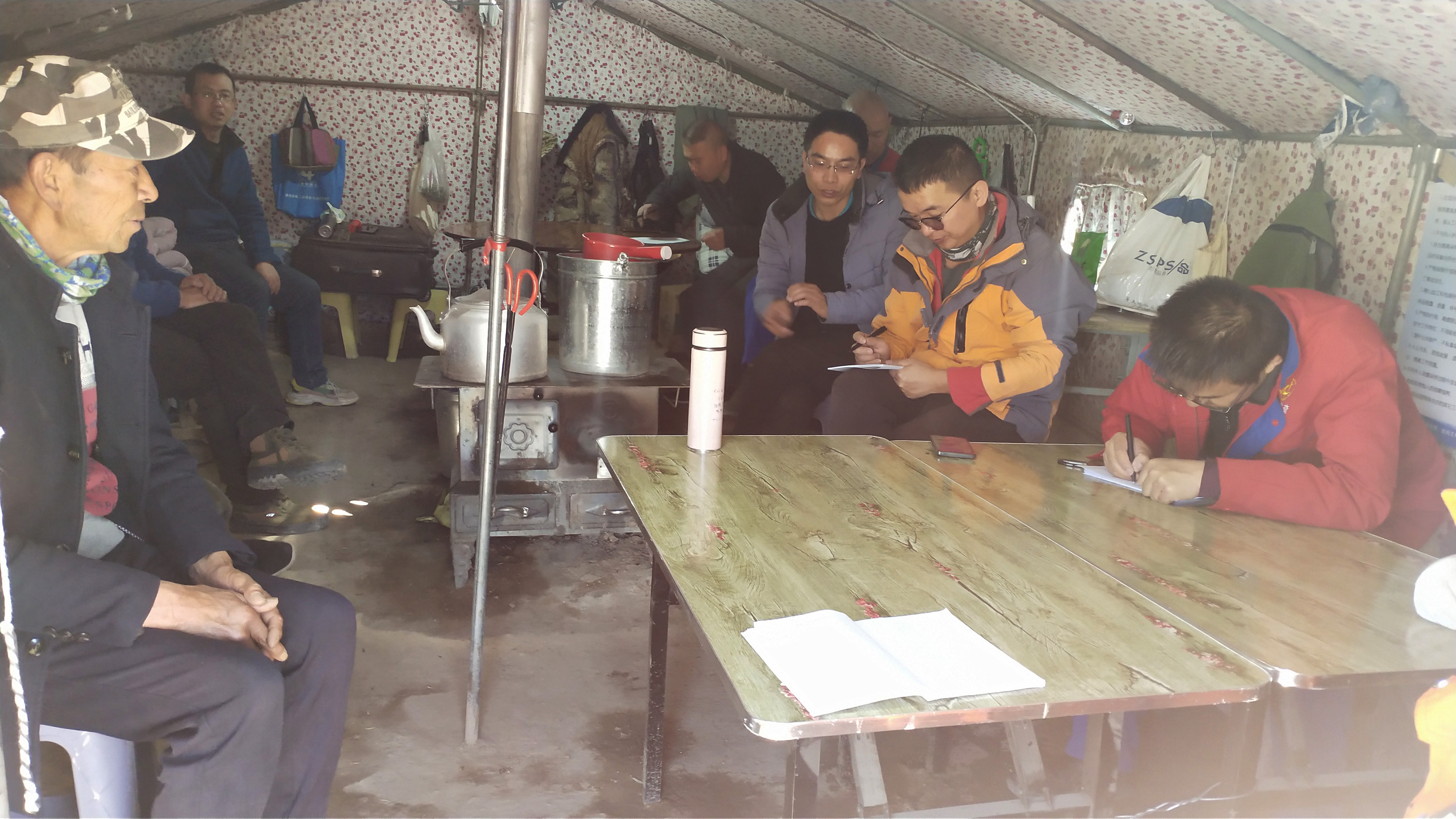 项目部召开安全工作会议及理论学习活动 项目部召开安全工作会议及理论学习活动